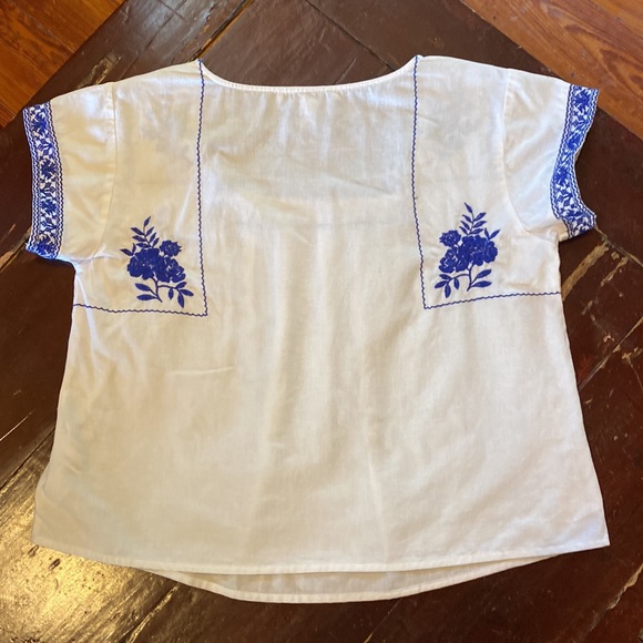 Forever 21 Embroidered Top - Picture 2 of 8